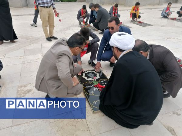 آیین عطر افشانی مزار شهدا در شهرستان فاروج