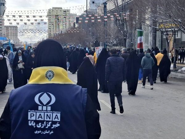 حضور پرشور همه‌ اقشار مردم مشهد در راهپیمایی ۲۲بهمن