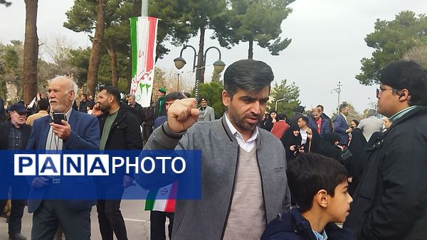 حضور افشار مختلف مردم نیشابور در راهپیمایی ۲۲ بهمن 