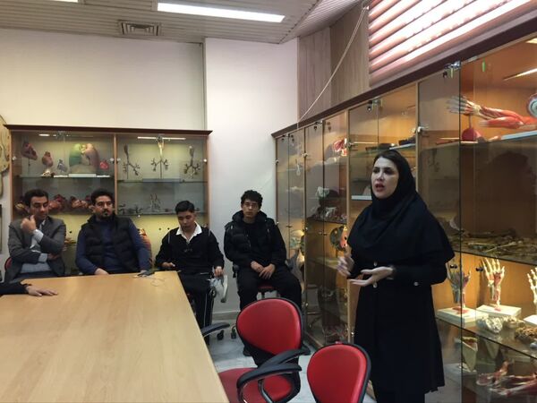 بازدید دانش آموزان دبیرستان نمونه آیت‌الله خامنه‌ای از دانشکده پزشکی دانشگاه فردوسی مشهد