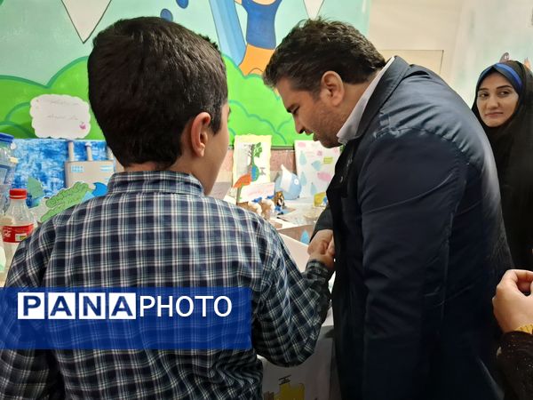 نمایشگاه دست سازه‌های دانش‌آموزان در دبستان هیأت امنایی ملاصدرا 