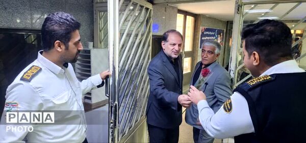 فرماندار همدان از روند درمان مجروحان «جنگ رمضان» بازدید کرد
