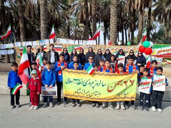 مردم حاجی‌آباد در راهپیمایی ۲۲ بهمن