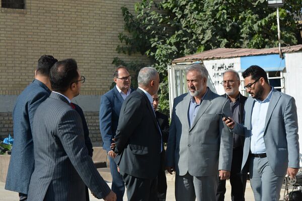 بازدید مدیران‌کل آموزش و پرورش و سازمان نوسازی مدارس استان تهران از زمین چمن روستای اورین