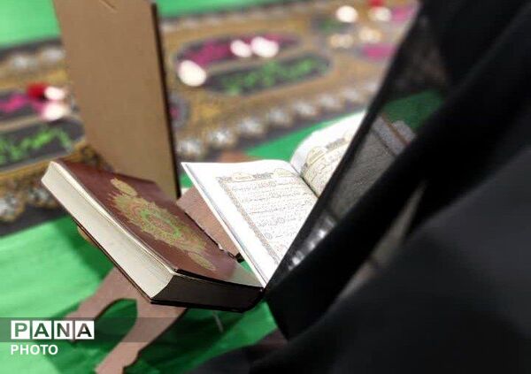 محفل قرآنی بانوان دستجرد به یاد شهدای جنگ رمضان