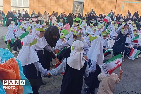 جشن «شکوفه‌های بهشتی» در دبستان محدثه شاهد ورامین