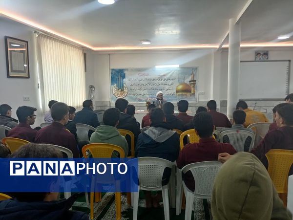 جلسه پرسش و پاسخ با موضوع دستاورد‌های انقلاب اسلامی در دبیرستان نمونه آیت‌الله خامنه‌ای