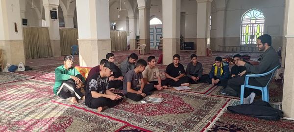 مراسم معنوی اعتکاف دانش‌آموزان پسر ابرکوهی در مسجد چهارده معصوم 