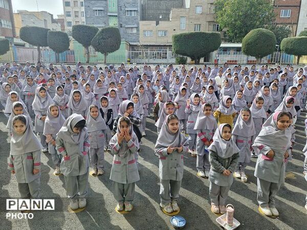 برگزاری برنامه آموزشی هفته پویش سلامت دهان و دندان در مدرسه ابتدایی دخترانه رضوان مریوان