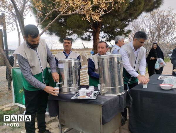 اقامه نماز بندگی در مسجد جامع تاریخی شهر رشتخوار