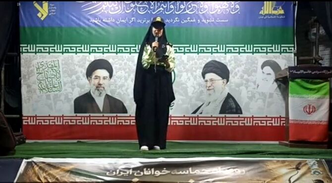 رجزخوانی نظامی در جمع پرشور مردم مشهد