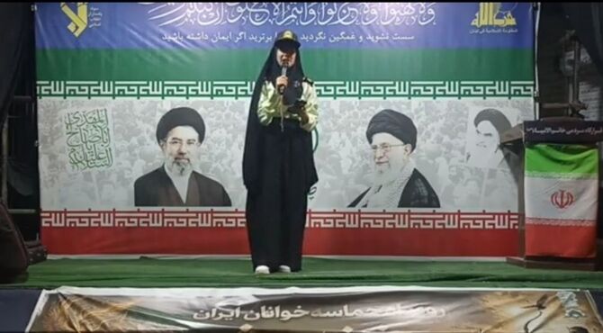 رجزخوانی نظامی در جمع پرشور مردم مشهد