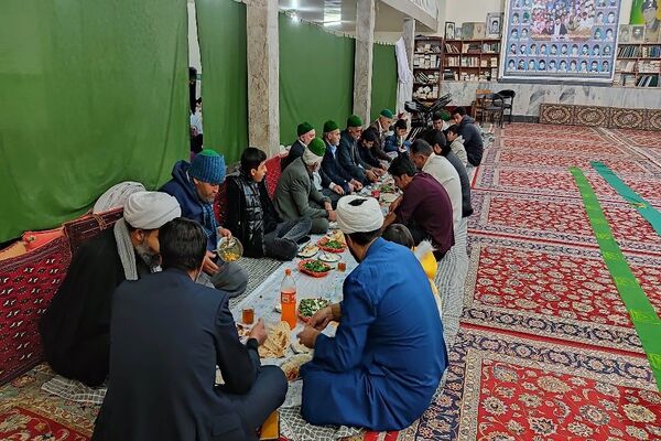 آخرین روز از اعتکاف دانش آموزی انس با خدا  در مسجد جامع شهر بار نیشابور