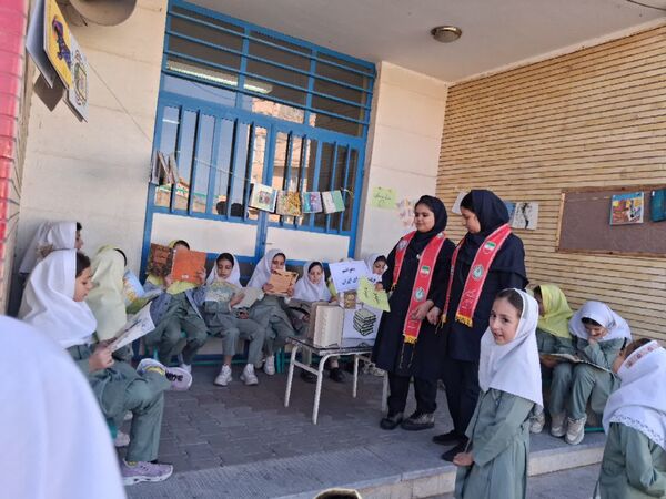 کافه کتاب دبستان سمیه مهربان