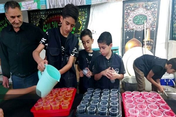 نقش‌آفرینی بیش از 600 دانش‌آموز به عنوان خادم‌الرضا(ع) در میزبانی از زائران