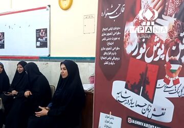جشنواره «تن‌پوش نور» در هنرستان دخترانه مجتهده امین ناحیه دو شهرری 