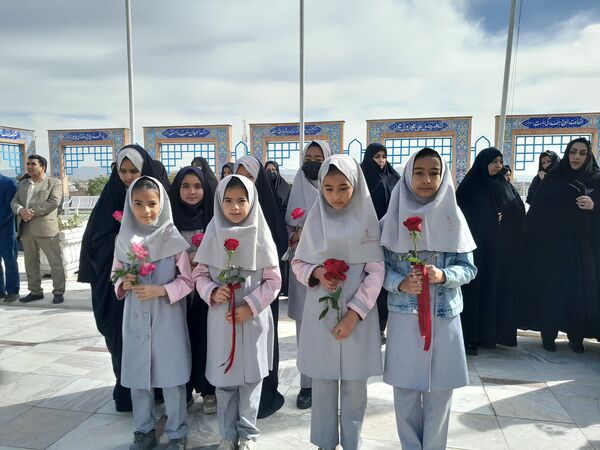 آیین نواختن زنگ سپاس معلم در دبیرستان دخترانه ارشاد تربت حیدریه 