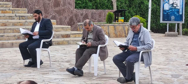 محفل جزء‌خوانی قرآن کریم در بوستان‌های قم