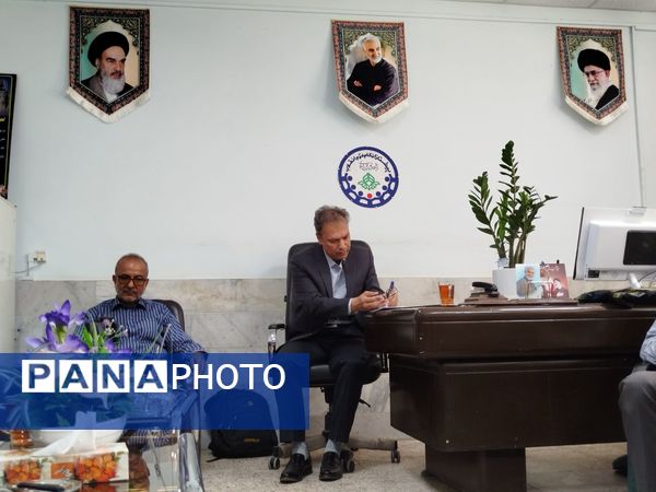 نشست هم‌اندیشی پیشکسوتان امورتربیتی با معاون پرورشی  و تربیت بدنی کاشمر