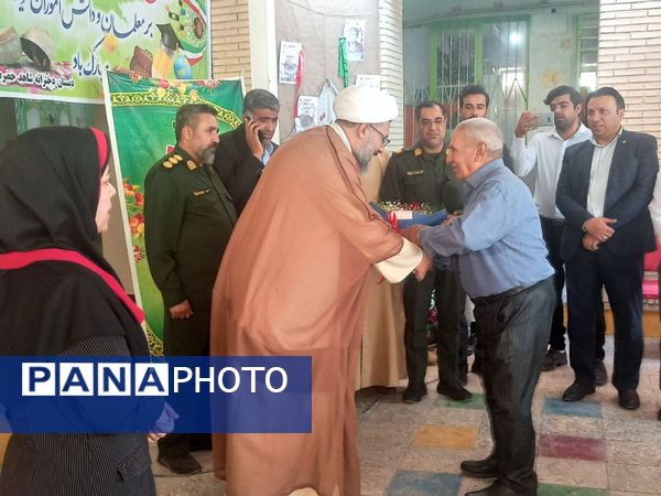 شکوفه‌های دانایی در مدرسه شاهد حاجی‌آباد