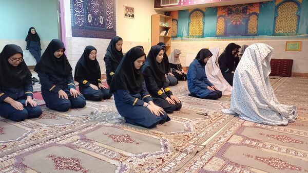 برگزاری محفل انس با قرآن در مرکز پرورش استعدادهای درخشان فرزانگان شهرستان ملارد