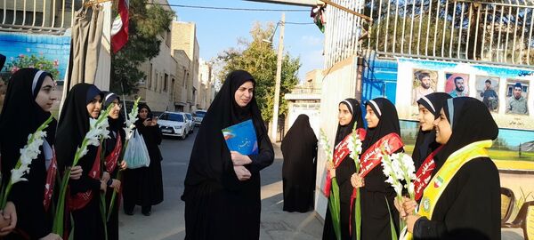 یادوراه شهدا قاصدان بهشت در دبیرستان شاهد بحرینیان