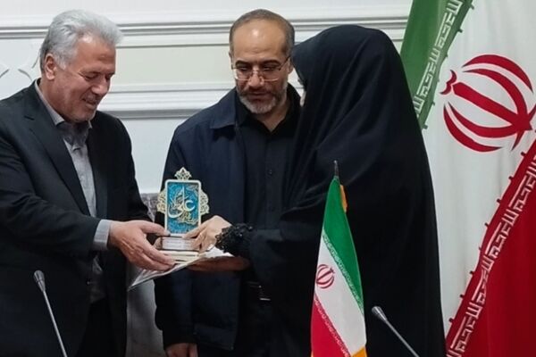 تجلیل از خادمان ساحت قرآن و عترت در آموزش و پرورش شهرستان اسکو