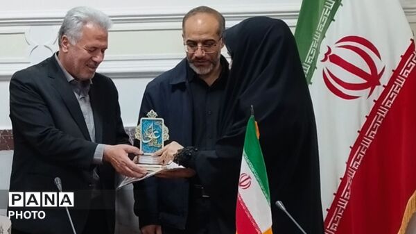 تجلیل از خادمان ساحت قرآن و عترت در آموزش و پرورش شهرستان اسکو