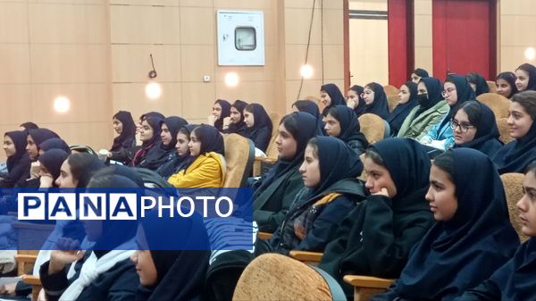 همایش  مدیریت زمان و مهارت تست زنی ویژه دانش آموزان پایه نهم دبیرستان نمونه وکیلی۱۰