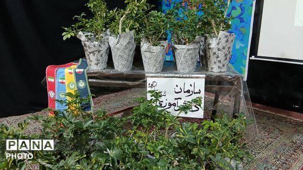 جشن سالروز تاسیس سازمان دانش‌آموزی در ابرکوه