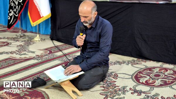 اقامه نماز جمعه و راهپیمایی باشکوه در فارسان 