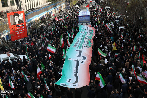 تشییع پیکر شهیدان لاریجانی، سلیمانی و شهدای ناوشکن دنا - 3