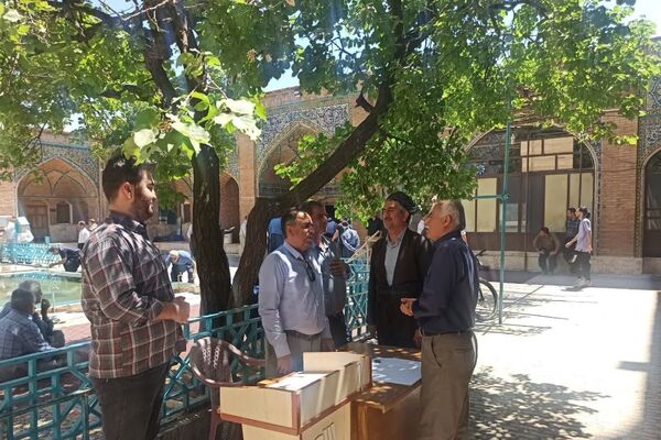  میز خدمت اداره کل آموزش فنی و حرفه‌ای استان کردستان در مسجد جامع شهر سنندج