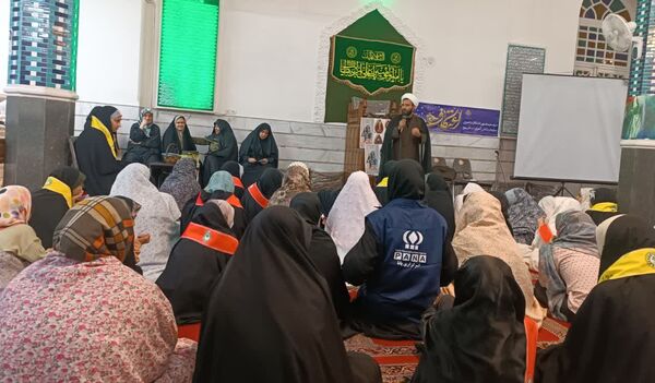 لحظاتی شاد از اعتکاف دانش‌آموزی با حضور نویسندگان و فرهیختگان یزد 