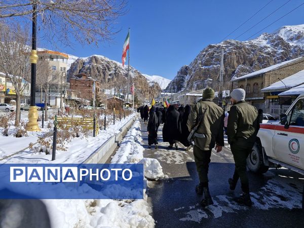 حماسه حضور گرم مردم بلده در سرمای زمستان 
