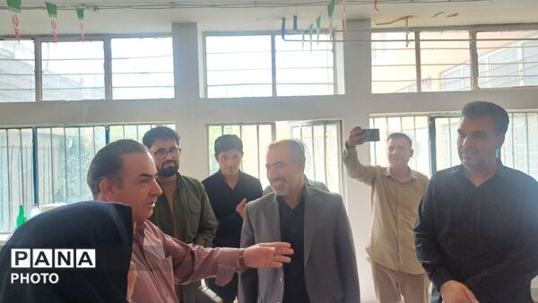بازدید فرمانده سپاه پاسداران کوهدشت ازاجرای طرح شهید عجمیان در مدرسه معرفت شهرستان کوهدشت