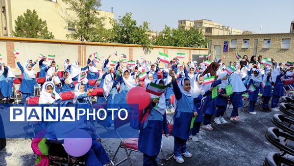 بهره‌برداری از دبستان ۱۲ کلاسه حسن‌زاده در مشهد 