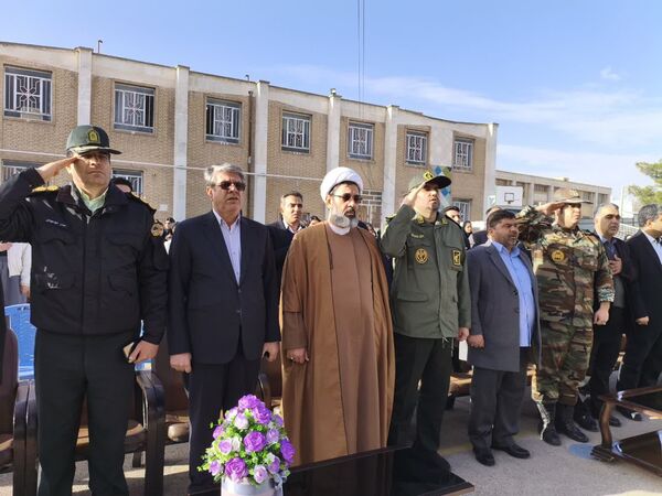 به صدا در آمدن زنگ انقلاب در مدارس اسلام آباد غرب 