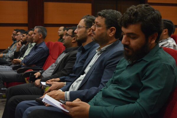 نشست هم‌اندیشی معاونین پرورشی، روحانیون امین و ائمه جماعات در بهارستان‌دو