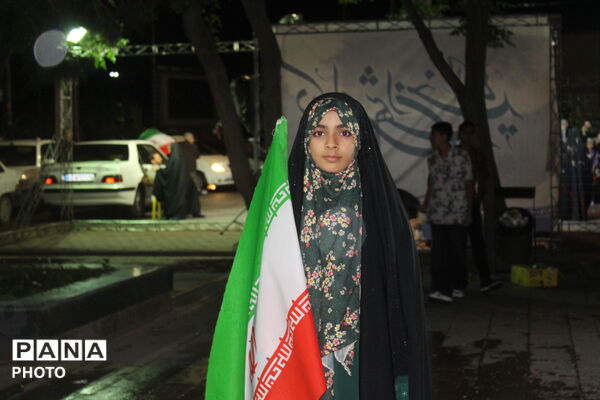 حضور نوجوانان در شب بارانی کرمان