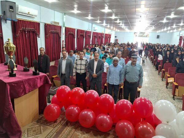 جشن باشکوه تجلیل از 400 نفر برتر حوزه پرورشی و تربیت‌بدنی در شهرستان بختگان