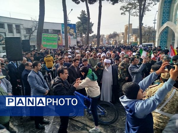 هم‌صدایی نسل آینده در مراسم باشکوه گلبانگ انقلاب