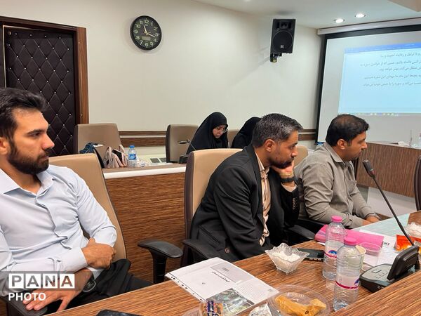 جلسه توجیهی مدارس رشدمدار با محوریت فهم قرآن در دبستان 
