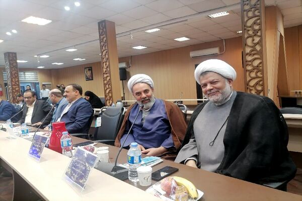 نشست مشترک اعضای کمیسیون آموزش و تحقیقات مجلس، مدیران آموزش و پررش استان خراسان رضوی و وزیر آموزش وپرورش در مشهد
