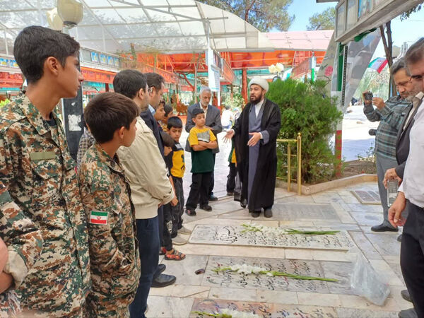 ‌حضور نوجوانان روستای مومن‌آباد قم در محفل روایتگری شهدا