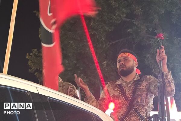 بیعت مردم در شب عید غدیروشعار ایستادگی در مسیر آرمان‌های انقلاب