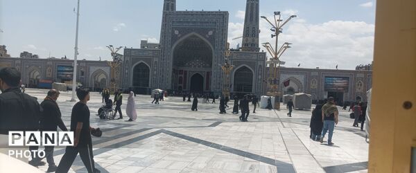 خادم حضرت خورشید به آغوش حرم باز آمد