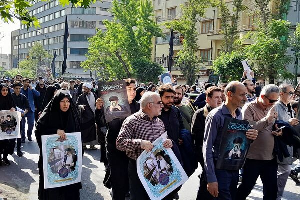 حضور میلیونی مردم تهران برای بدرقه شهید جمهور و یاران