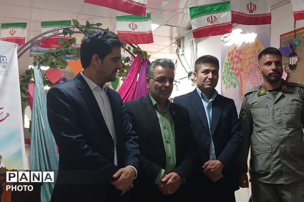 تجلیل از برگزیدگان جشنواره هنری فردا و المپیاد ورزشی در دبستان رضوان بهارستان‌دو