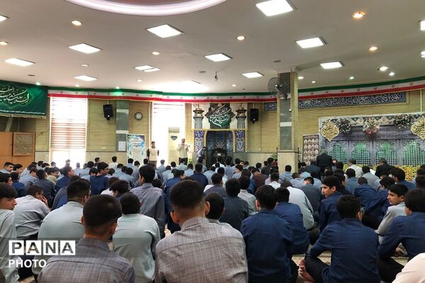 اقامه اولین نماز ماه مهر در دبیرستان حکمت نبوی ناحیه دو شهرری 